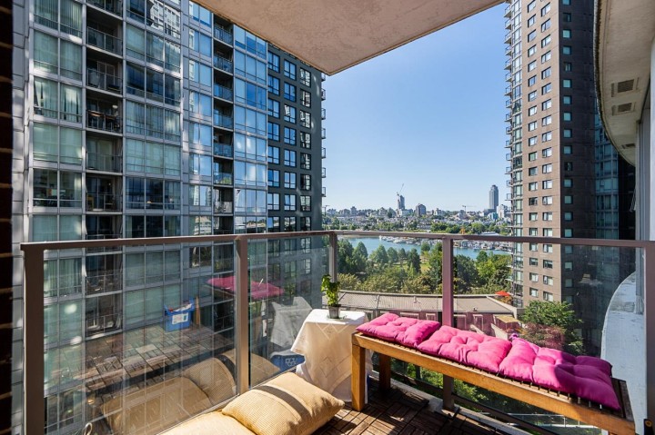 Photo 15 at 908 - 550 Pacific Street, Yaletown, Vancouver West