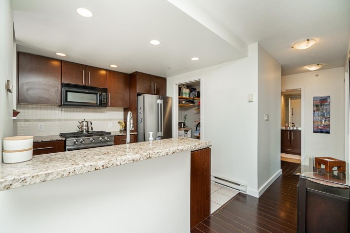 Photo 8 at 908 - 550 Pacific Street, Yaletown, Vancouver West