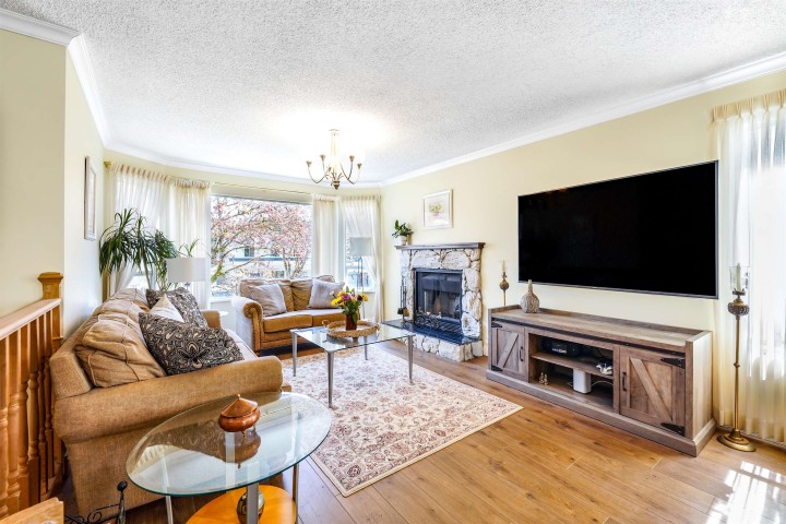 Photo 6 at 883 Nairn Court, Roche Point, North Vancouver