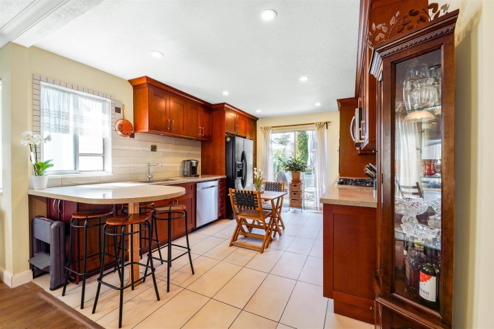 Photo 13 at 883 Nairn Court, Roche Point, North Vancouver