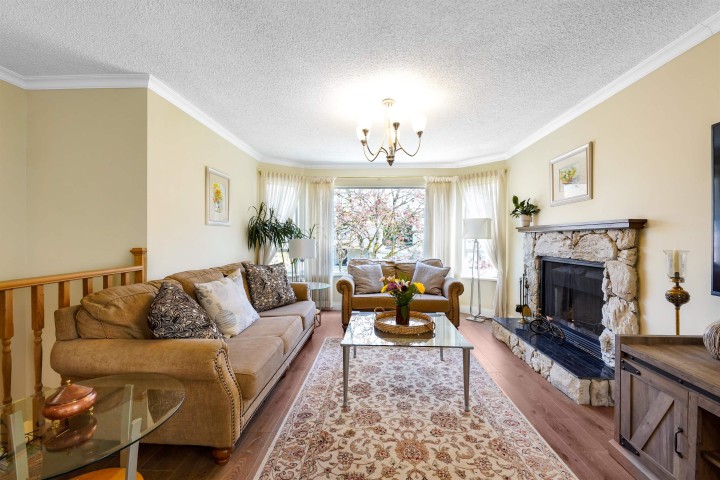 Photo 7 at 883 Nairn Court, Roche Point, North Vancouver