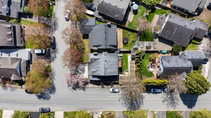 Photo 3 at 883 Nairn Court, Roche Point, North Vancouver