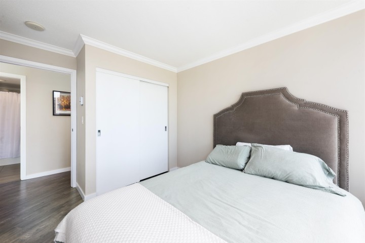 Photo 12 at 1606 - 33 Smithe Street, Yaletown, Vancouver West