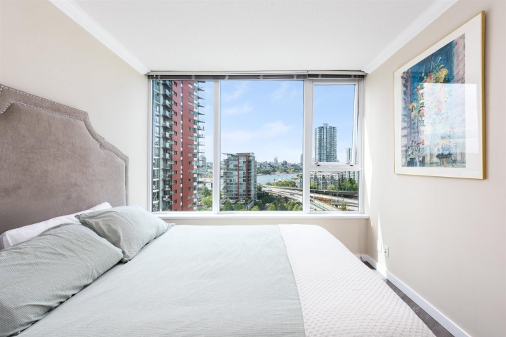 Photo 11 at 1606 - 33 Smithe Street, Yaletown, Vancouver West