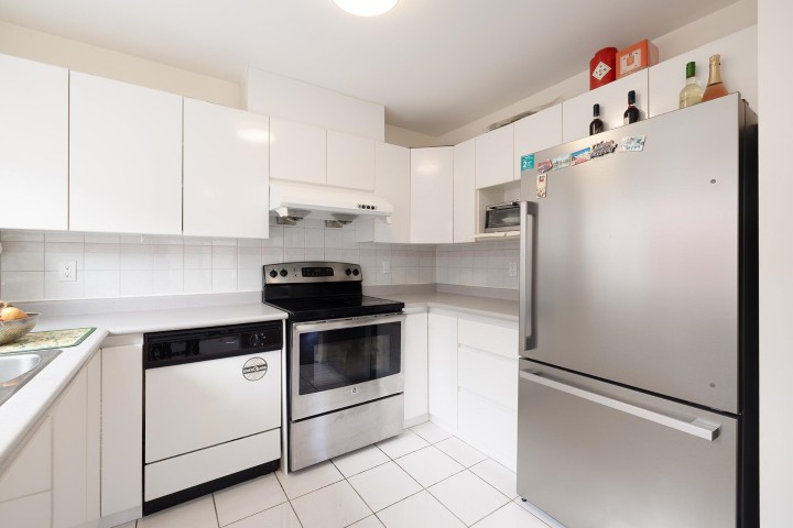 Photo 3 at 8573 Laurel Street, Marpole, Vancouver West