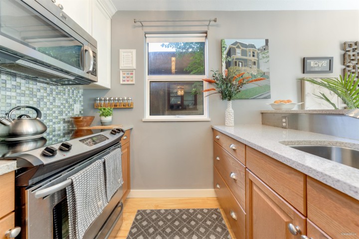 Photo 2 at 201 - 985 10th Avenue, Fairview VW, Vancouver West