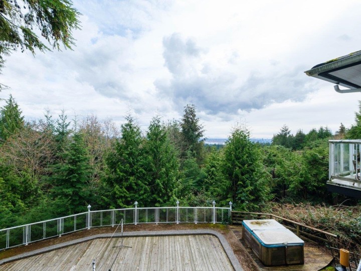 Photo 27 at 530 St. Andrews Road, Glenmore, West Vancouver