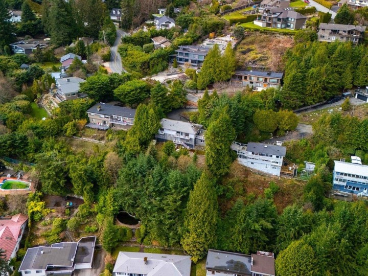 Photo 3 at 530 St. Andrews Road, Glenmore, West Vancouver