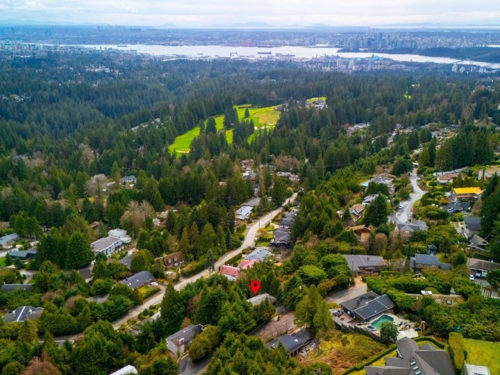 Photo 1 at 530 St. Andrews Road, Glenmore, West Vancouver