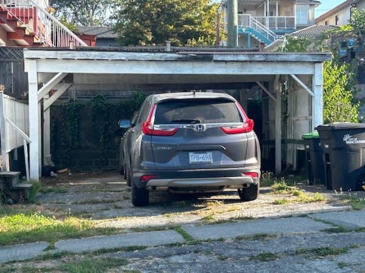 Photo 2 at 7592 Fraser Street, South Vancouver, Vancouver East