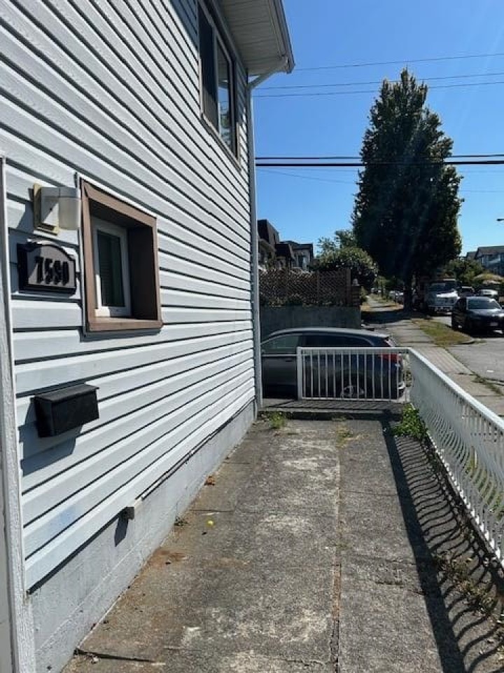 Photo 17 at 7592 Fraser Street, South Vancouver, Vancouver East