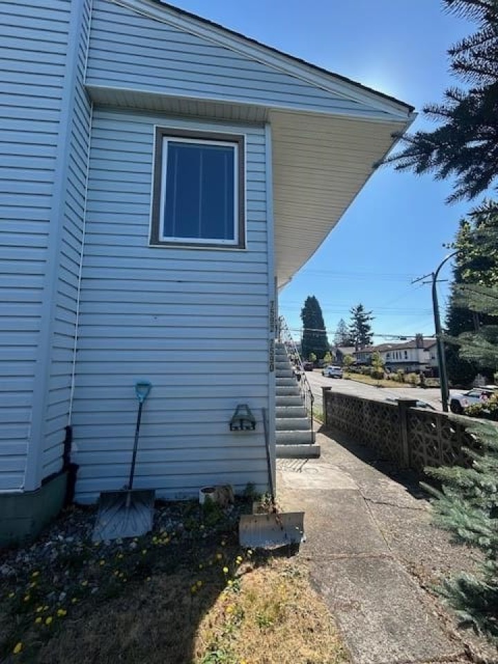 Photo 16 at 7592 Fraser Street, South Vancouver, Vancouver East