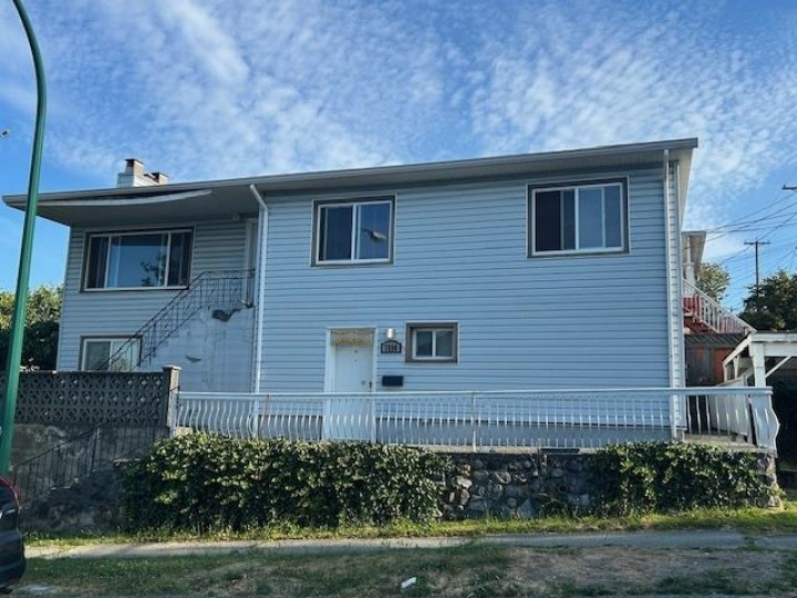 Photo 1 at 7592 Fraser Street, South Vancouver, Vancouver East