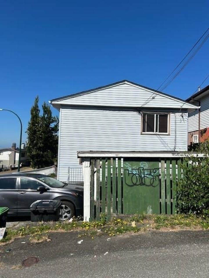 Photo 20 at 7592 Fraser Street, South Vancouver, Vancouver East