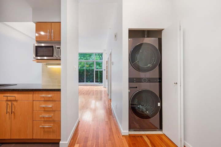 Photo 17 at 133 Aquarius Mews, Yaletown, Vancouver West