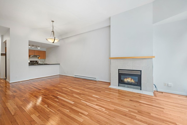 Photo 12 at 133 Aquarius Mews, Yaletown, Vancouver West