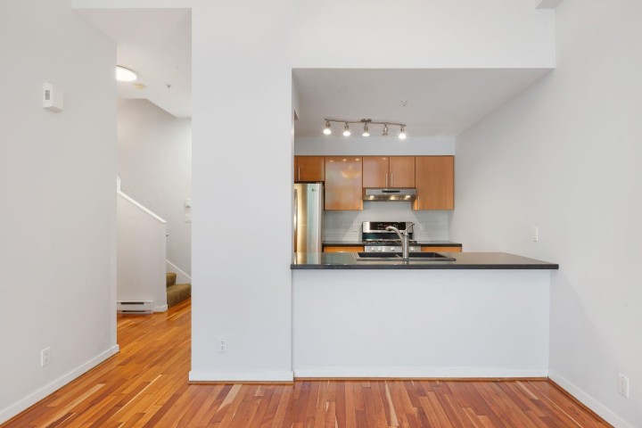 Photo 14 at 133 Aquarius Mews, Yaletown, Vancouver West