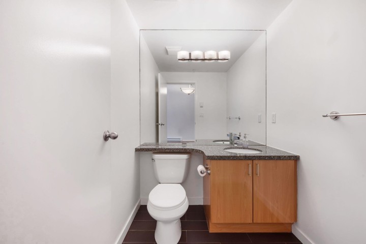 Photo 19 at 133 Aquarius Mews, Yaletown, Vancouver West