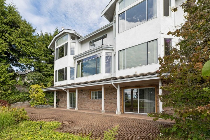 Photo 2 at 2545 Palmerston Avenue, Queens, West Vancouver