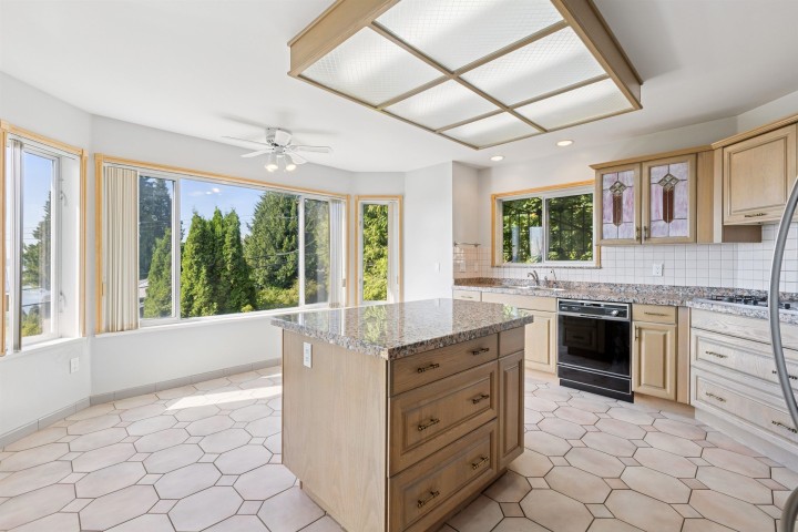 Photo 9 at 2545 Palmerston Avenue, Queens, West Vancouver