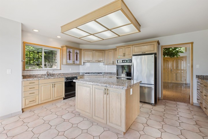 Photo 10 at 2545 Palmerston Avenue, Queens, West Vancouver