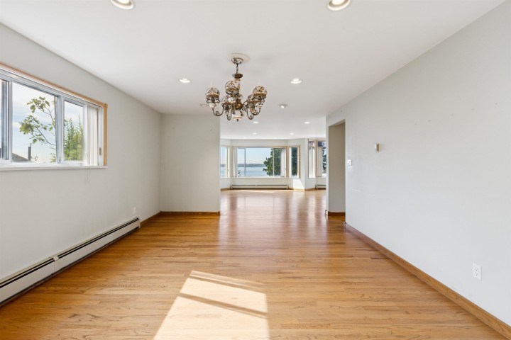 Photo 14 at 2545 Palmerston Avenue, Queens, West Vancouver