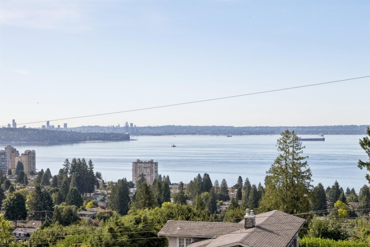 Photo 18 at 2545 Palmerston Avenue, Queens, West Vancouver