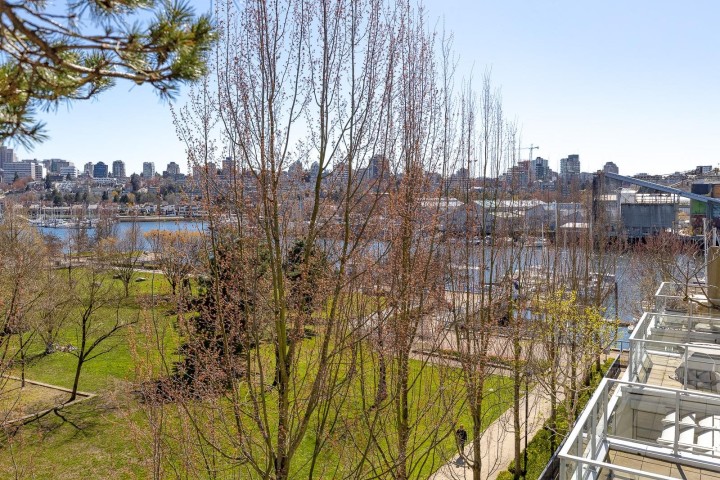 Photo 2 at 301 - 638 Beach Crescent, Yaletown, Vancouver West