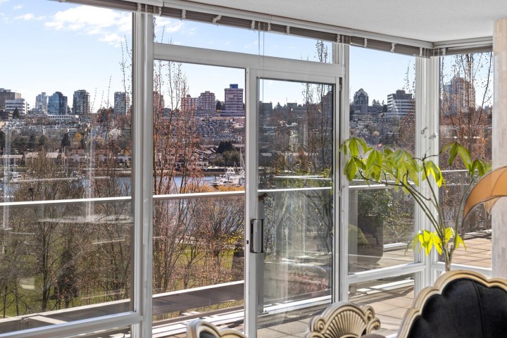 Photo 3 at 301 - 638 Beach Crescent, Yaletown, Vancouver West