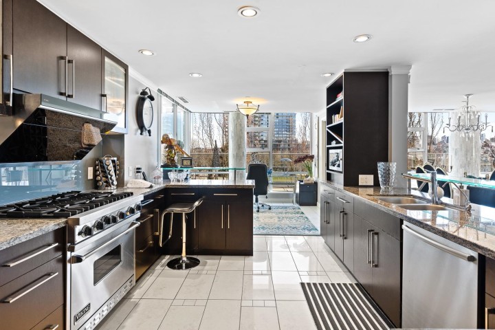 Photo 20 at 301 - 638 Beach Crescent, Yaletown, Vancouver West