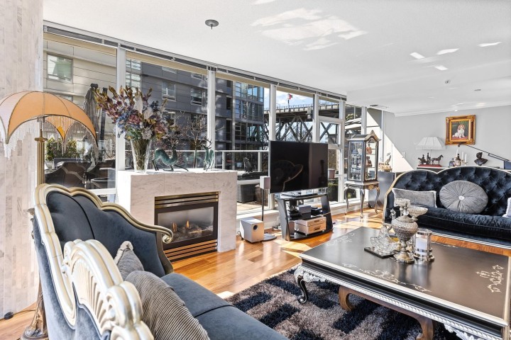 Photo 11 at 301 - 638 Beach Crescent, Yaletown, Vancouver West