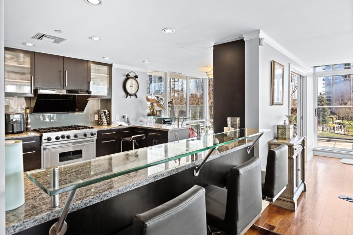 Photo 19 at 301 - 638 Beach Crescent, Yaletown, Vancouver West