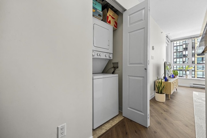 Photo 16 at 1601 - 1420 W Georgia Street, West End VW, Vancouver West