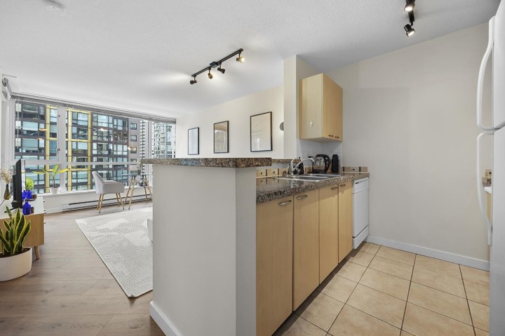 Photo 10 at 1601 - 1420 W Georgia Street, West End VW, Vancouver West