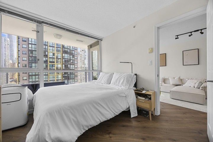 Photo 11 at 1601 - 1420 W Georgia Street, West End VW, Vancouver West