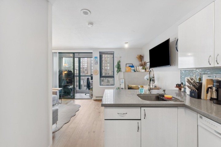 Photo 20 at 801 - 939 Homer Street, Yaletown, Vancouver West