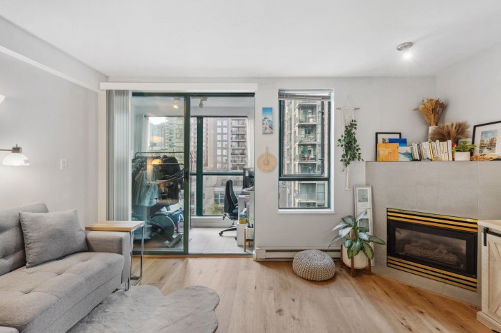 Photo 8 at 801 - 939 Homer Street, Yaletown, Vancouver West