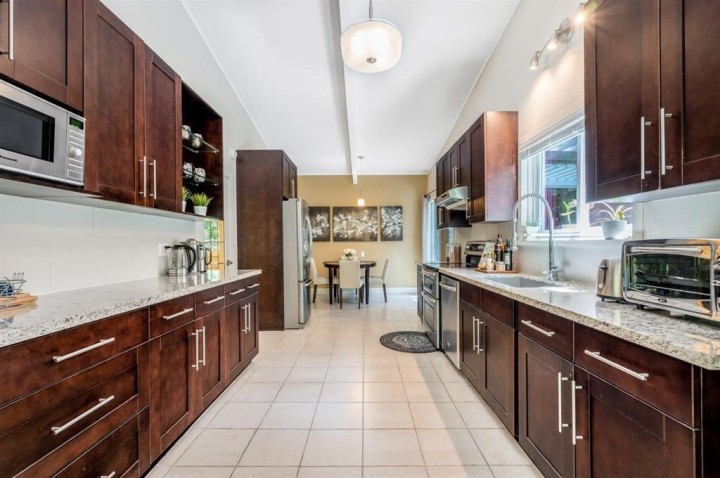 Photo 8 at 2120 28th Street, Queens, West Vancouver