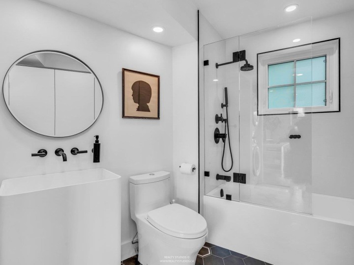 Photo 27 at 141 Alexander Street, Downtown VE, Vancouver East