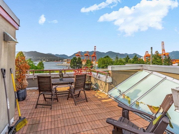 Photo 2 at 141 Alexander Street, Downtown VE, Vancouver East