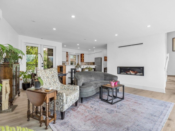 Photo 13 at 141 Alexander Street, Downtown VE, Vancouver East