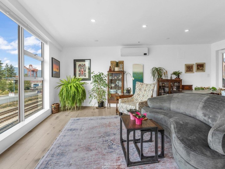 Photo 17 at 141 Alexander Street, Downtown VE, Vancouver East