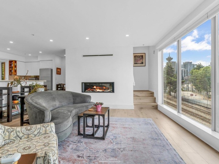 Photo 16 at 141 Alexander Street, Downtown VE, Vancouver East