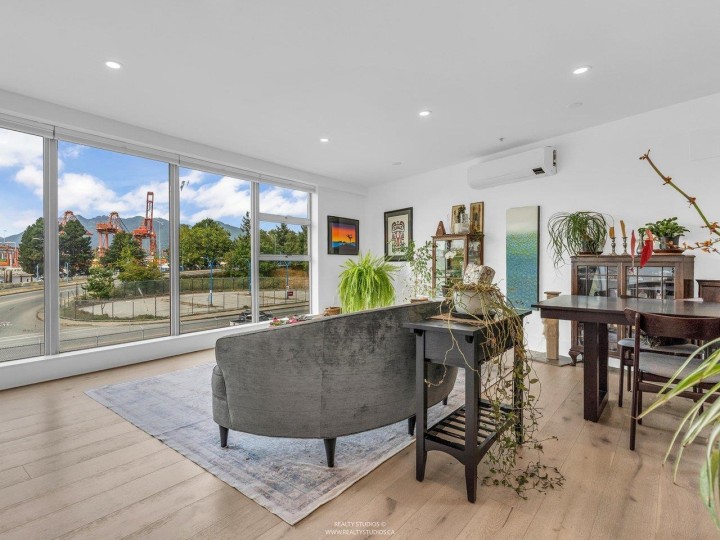 Photo 12 at 141 Alexander Street, Downtown VE, Vancouver East