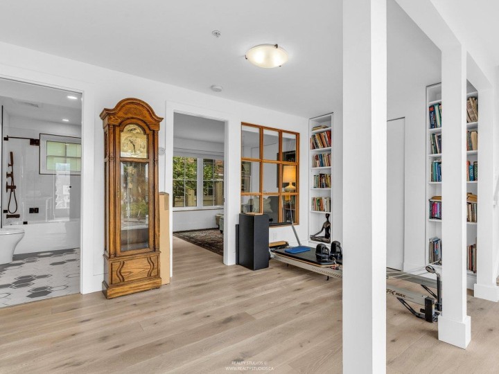 Photo 22 at 141 Alexander Street, Downtown VE, Vancouver East