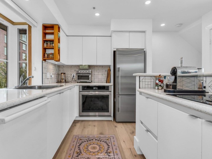 Photo 7 at 141 Alexander Street, Downtown VE, Vancouver East