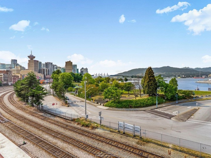 Photo 3 at 141 Alexander Street, Downtown VE, Vancouver East