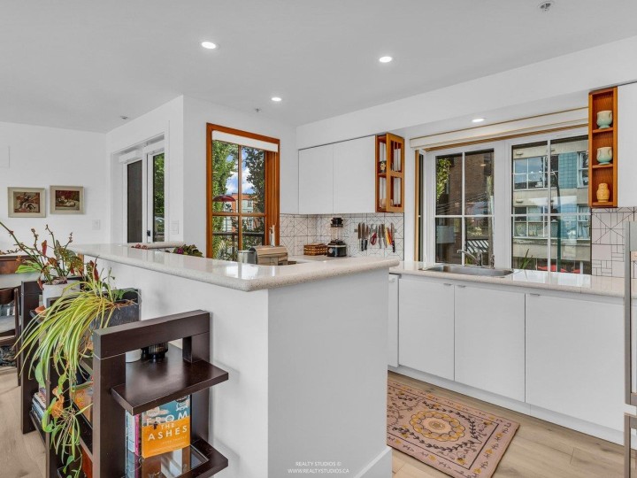 Photo 5 at 141 Alexander Street, Downtown VE, Vancouver East