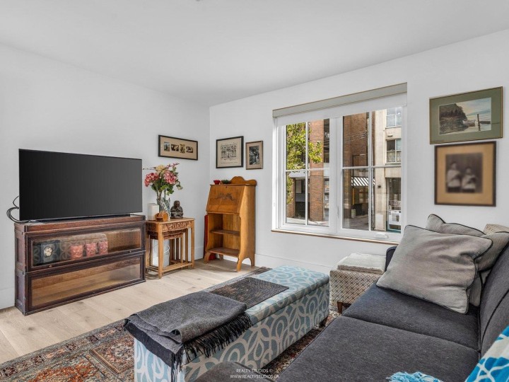 Photo 24 at 141 Alexander Street, Downtown VE, Vancouver East