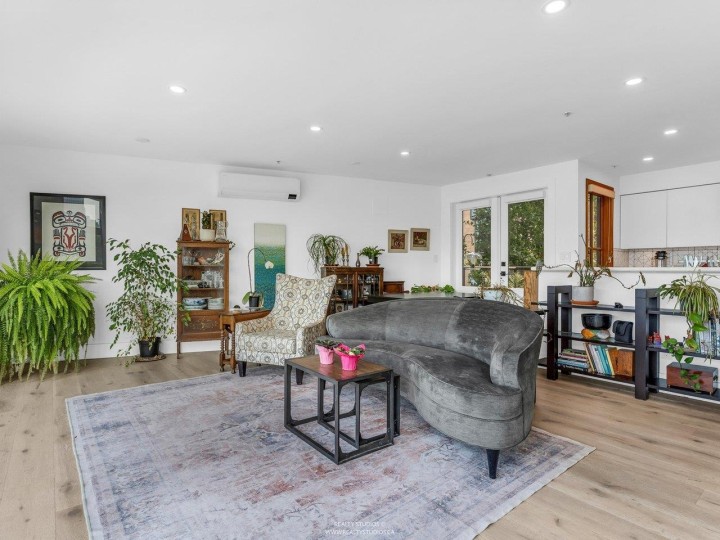 Photo 14 at 141 Alexander Street, Downtown VE, Vancouver East